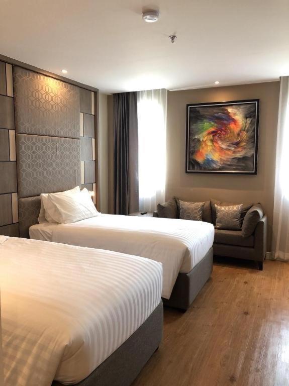 Sri U-Thong Grand Hotel Супханбури Экстерьер фото