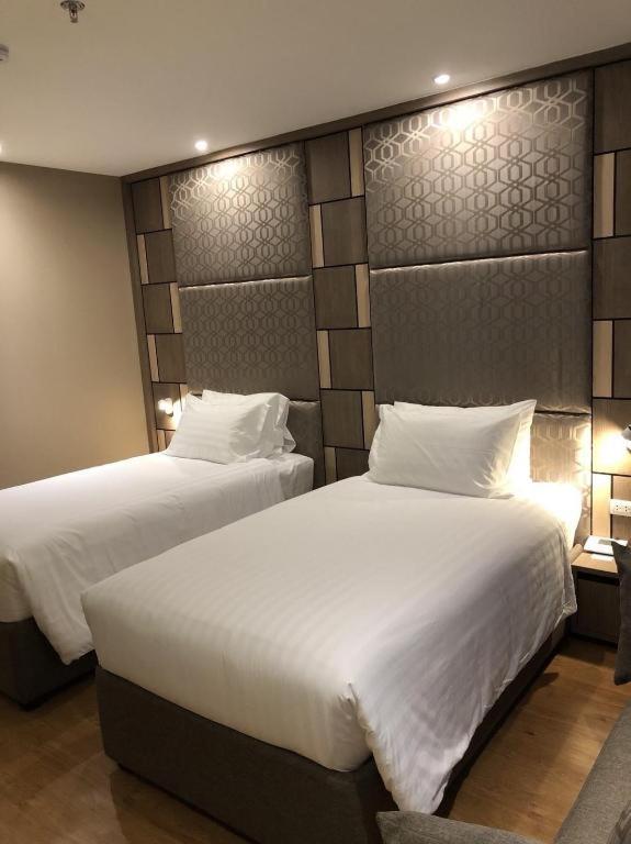 Sri U-Thong Grand Hotel Супханбури Экстерьер фото