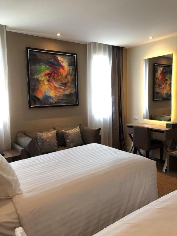 Sri U-Thong Grand Hotel Супханбури Экстерьер фото