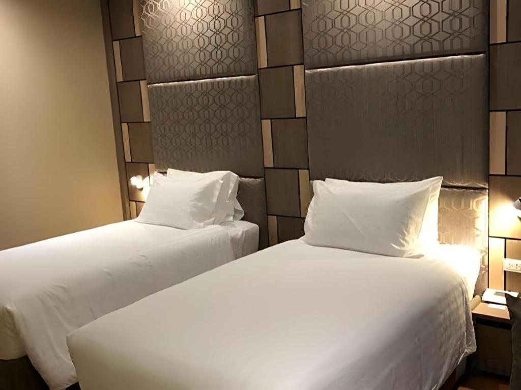 Sri U-Thong Grand Hotel Супханбури Экстерьер фото