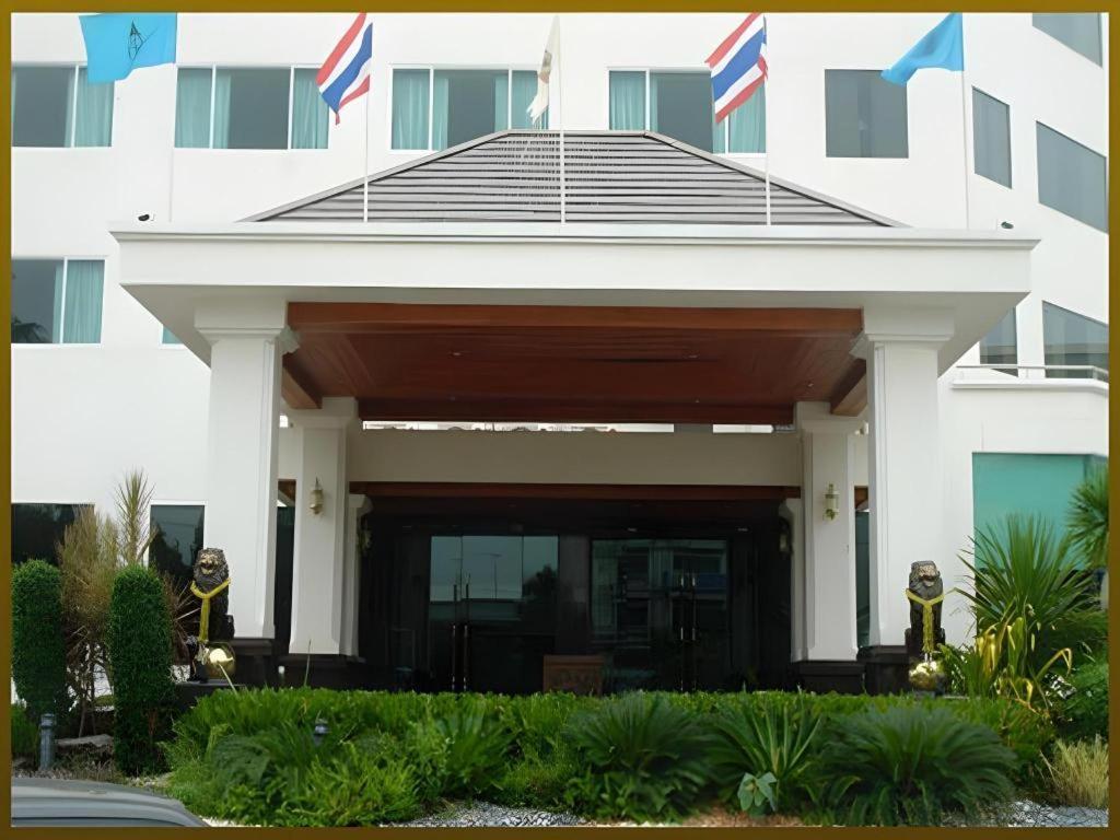 Sri U-Thong Grand Hotel Супханбури Экстерьер фото