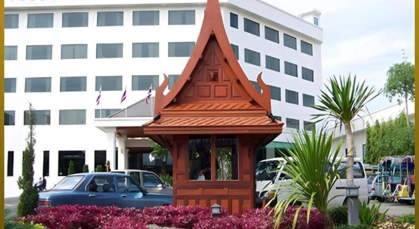 Sri U-Thong Grand Hotel Супханбури Экстерьер фото