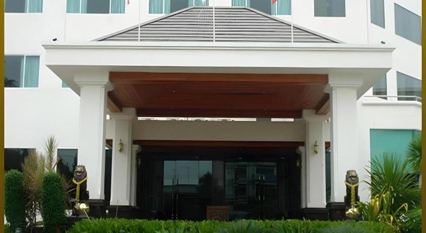 Sri U-Thong Grand Hotel Супханбури Экстерьер фото