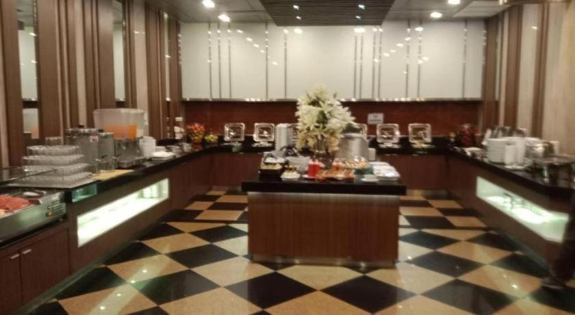 Sri U-Thong Grand Hotel Супханбури Экстерьер фото